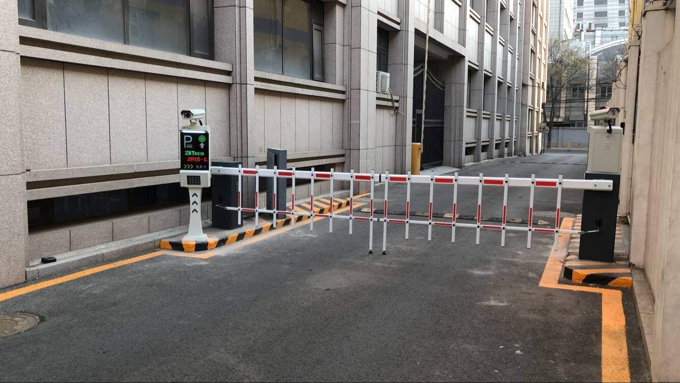 小區(qū)車輛出入管理系統(tǒng)，實現人員及車輛出入管理無人化