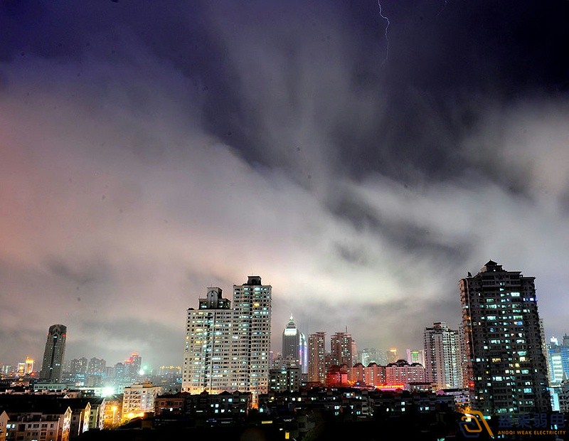 安防監(jiān)控設(shè)備如何防雷雨？